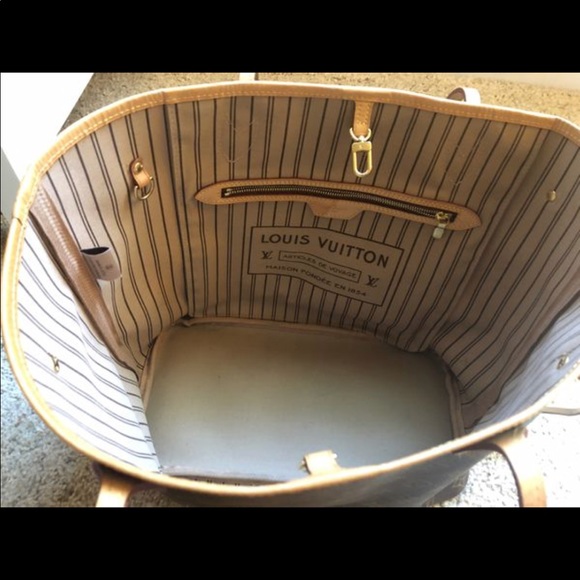 Louis Vuitton Purse - Picture 3 of 3